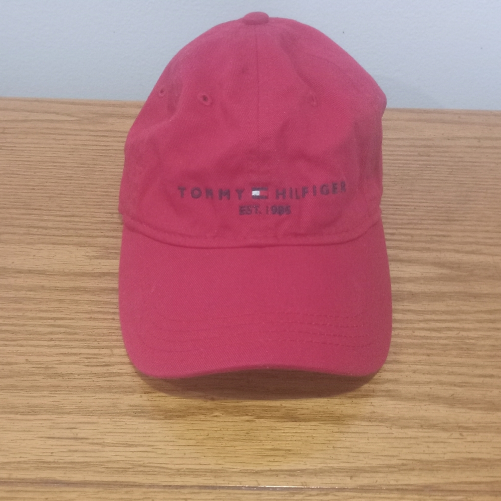 Tommy Hilfiger hat